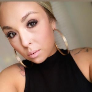 Meet your Posher, Casey